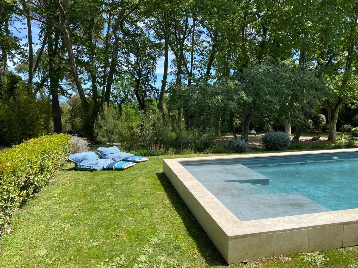 Bed and Breakfast Ermitage Notre Dame De Vacquieres Noves Exteriér fotografie